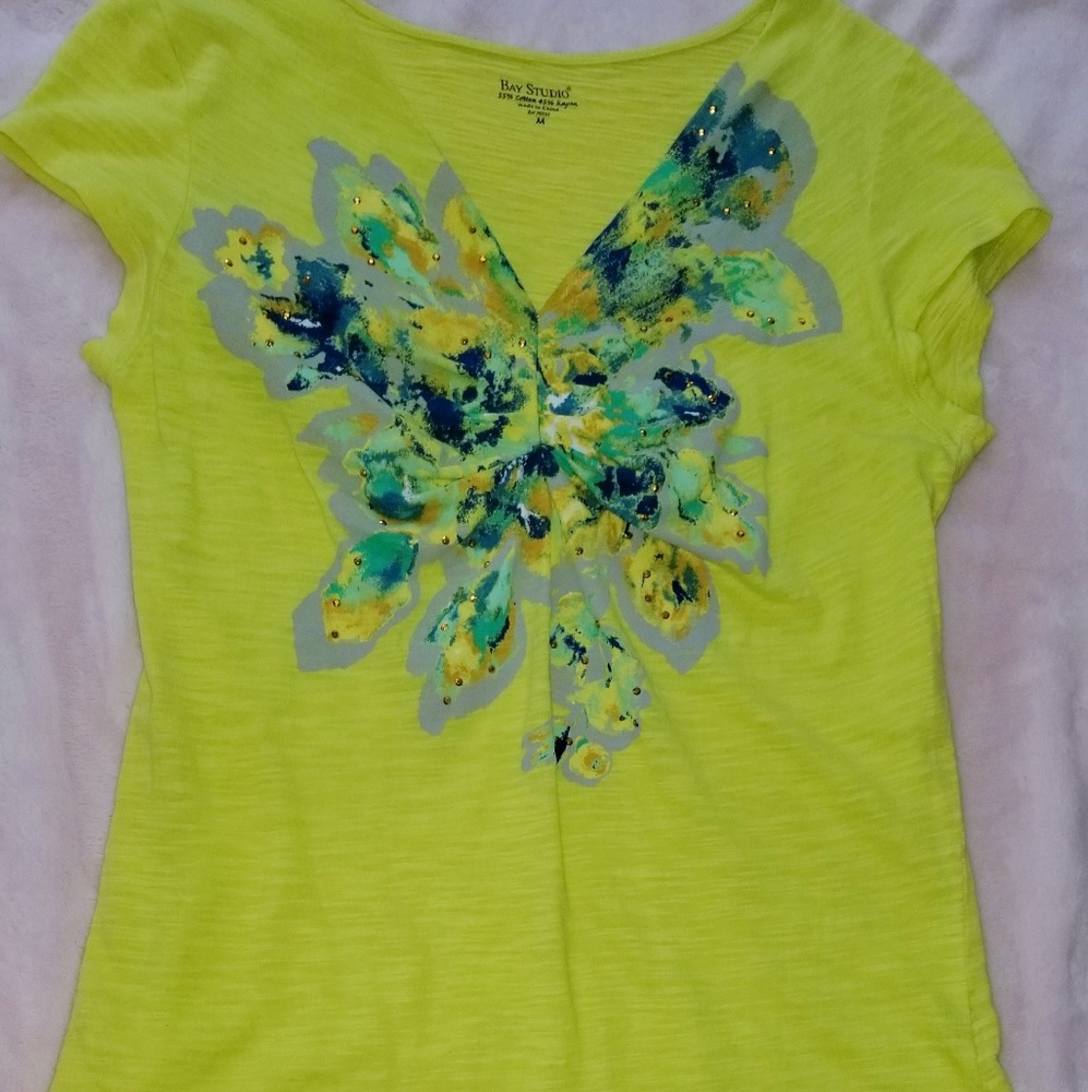 Bay Studio green shirt with print .